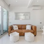 Penthouse アパート シッチェス